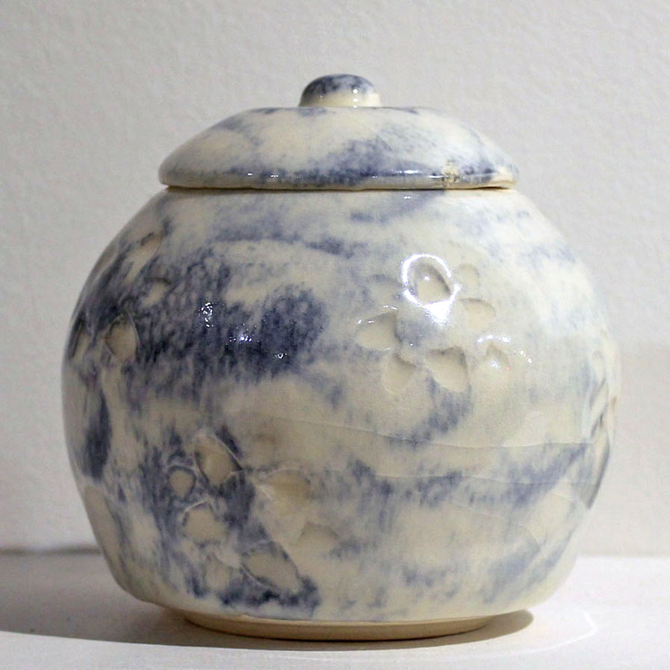 blue and white round jar with lid, stamped floral decoration
