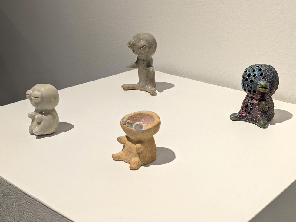 4 ceramic figurines
