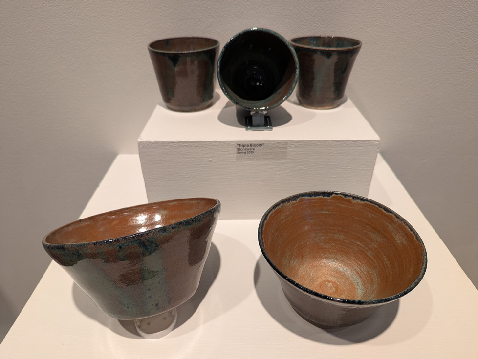 5 ceramics vessels on pedestal