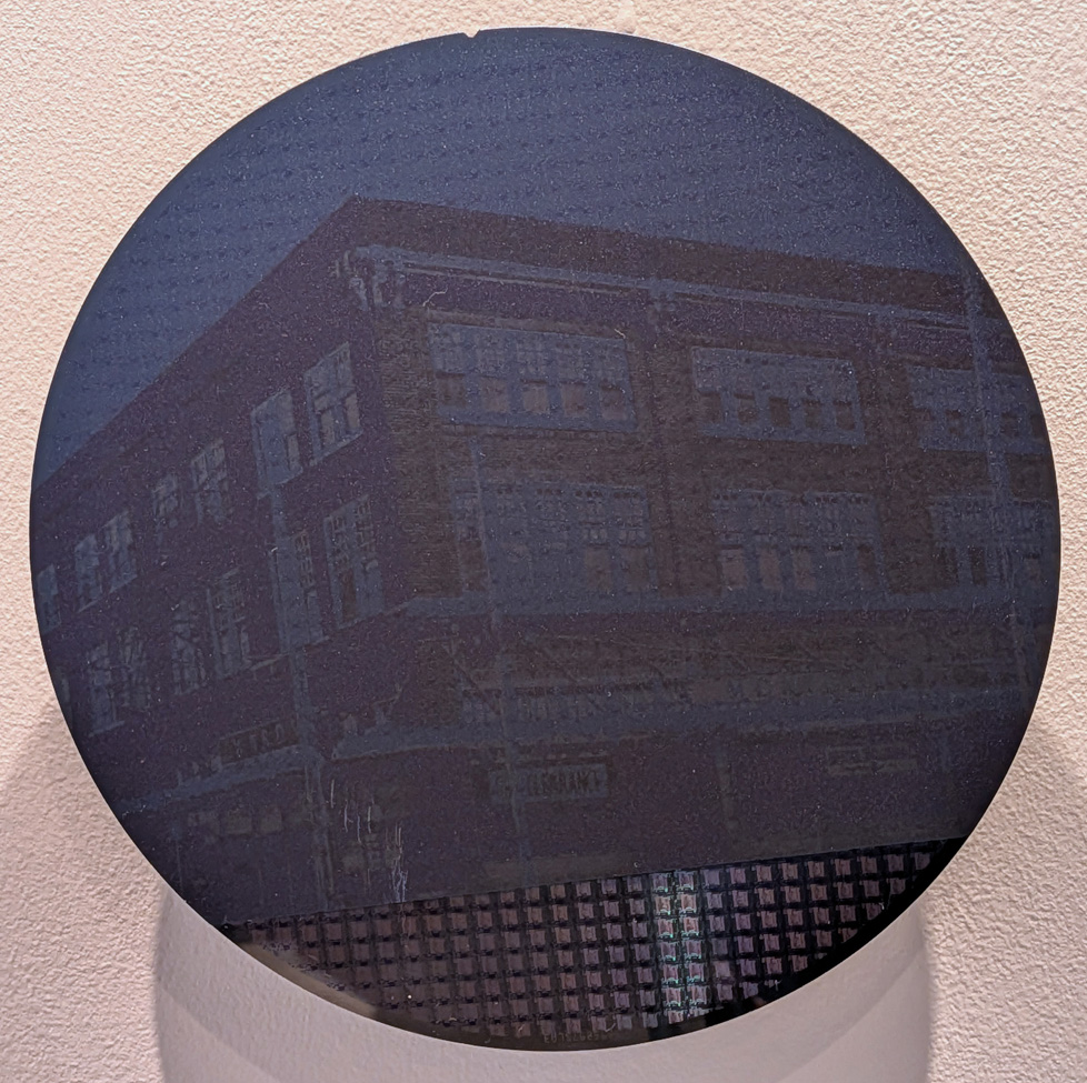 detail: disc with building